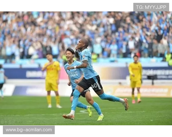 大连英博冲击保级，阵容再度调整补强中场