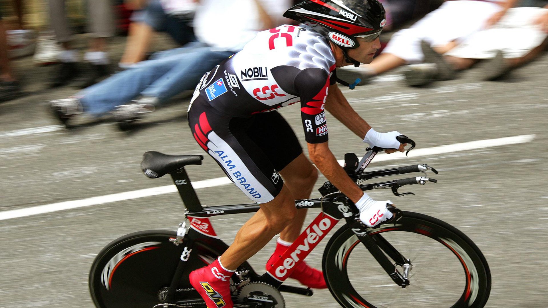 环法自行车赛黄衫易主 山地王赛段惊险反超